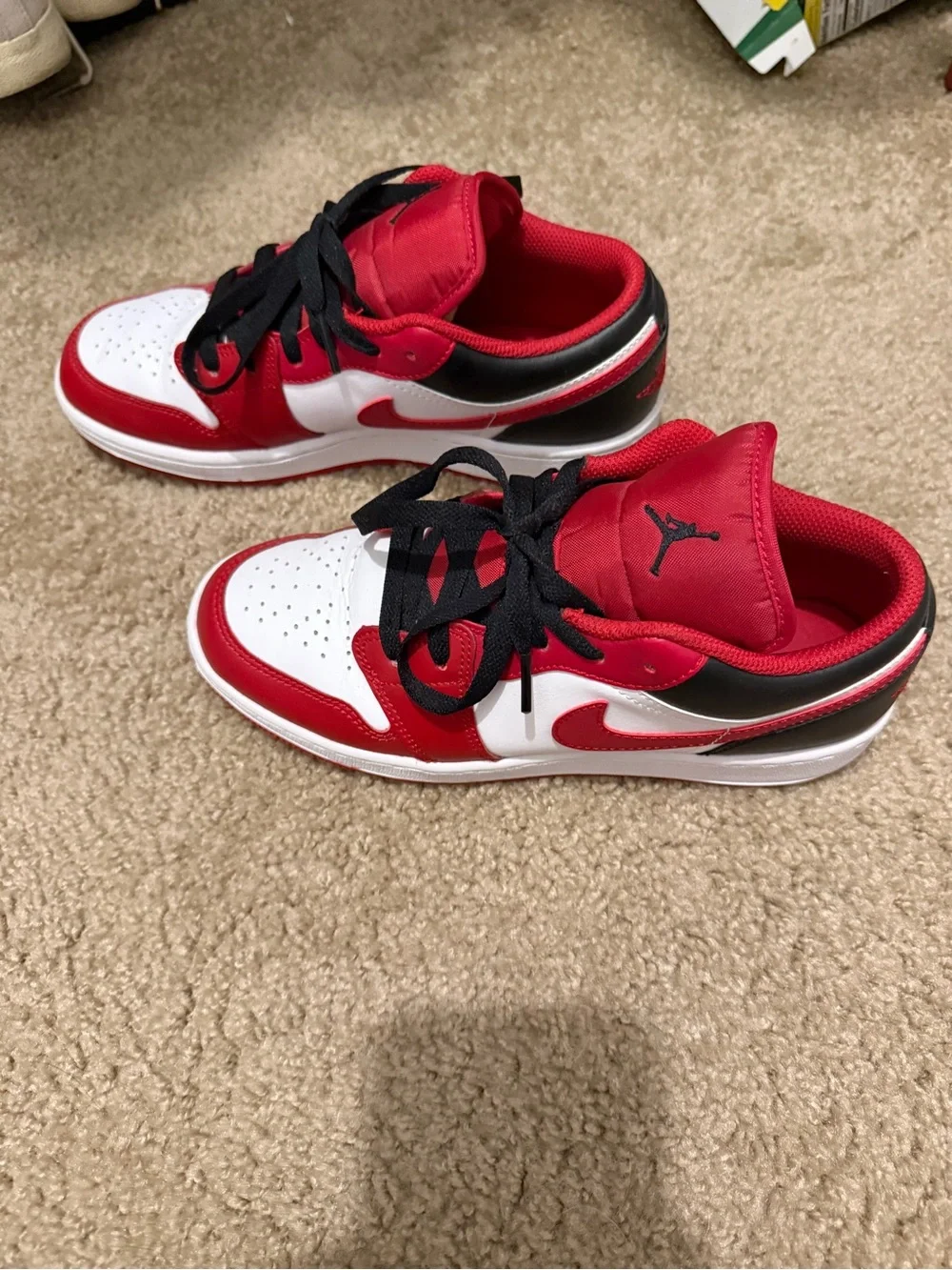 Jordan Kids Low-Top Sneakers in Red, White & Black